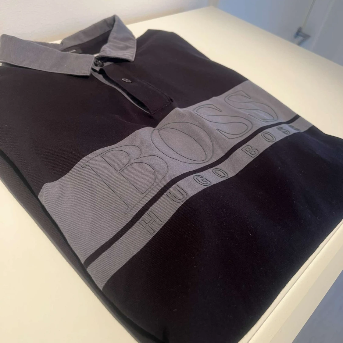 Svart pikétröja från Hugo Boss - 3