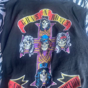 Guns N roses tröja  - Guns n roses t-shirt , har klippt av ärmarna! Skriv för mer bilder / info ❣️❣️