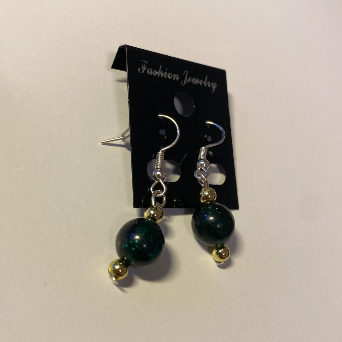 Handgjorda Gröna örhängen med gulddetaljer *Endast 1 Kvar* - 1