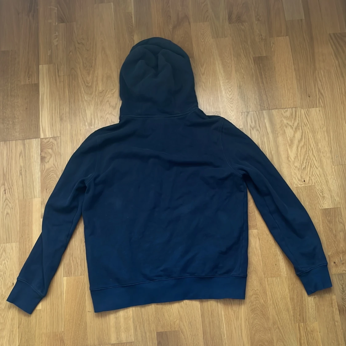 Mörkblå hoodie från Morris - 1