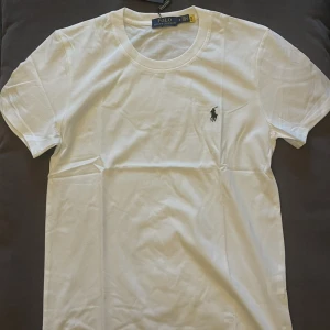 Polo Ralph Lauren T-shirt S - Helt ny Ralph lauren t-shirt i storlek S!!!