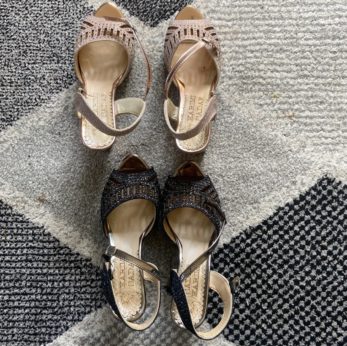 Glittriga sandaler med klack