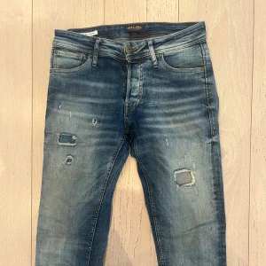 Jack & Jones jeans  - Jack & Jones jeans | Skick - 9/10 | Size - 29/32 |  Fraktar via postnord eller instabox på köparens bekostnad | Hör av dig vid minsta fråga eller fundering // RDL