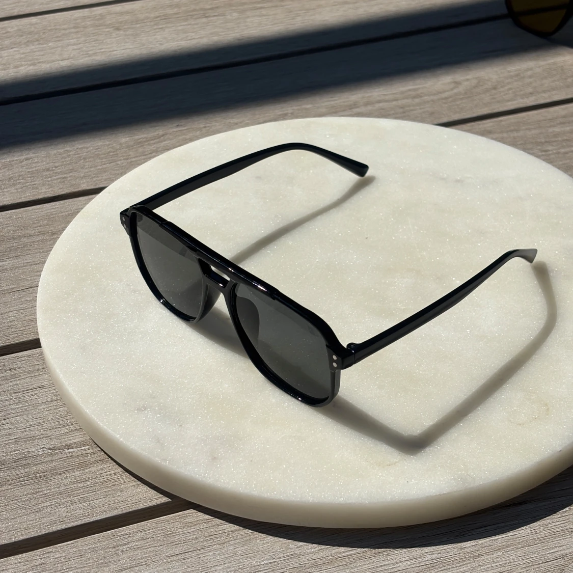 Svarta pilotbågar med färgade glas - 1