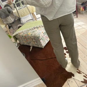 Gröna raka jeans från Rockford - Ett par asnygga gröna jeans från Rockford i 100% bomull, bra skick. Jag har vanligtvis 36/38 i byxor💚💚