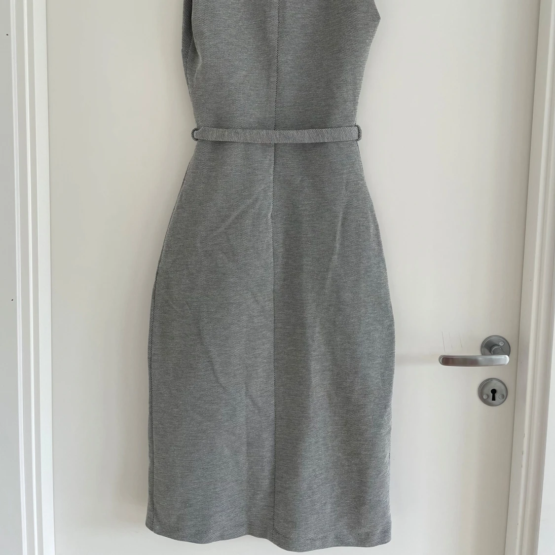 Grå klänning från Mango Suits - 3