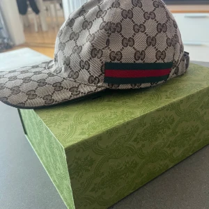 Gucci keps - Beish Gucci keps i storlek M använd fåtal gånger i 1 år. Säljer den nu för den inte används