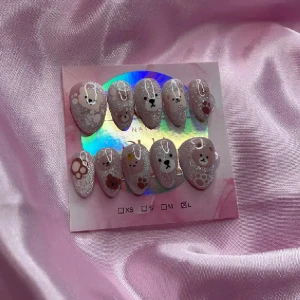 Teddy(L);Short Almond;Curved - L: 17 mm, 12,5 mm, 13 mm, 12 mm, 10 mm 