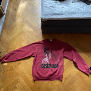 BASKETCASE GALLERY SWEATSHIRT  - Comfortable- true to size