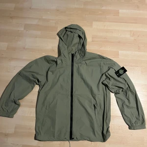Grön vindjacka från Stone Island - En helt ny SI vindjacka. Priset kan diskuteras. Sjukt fet