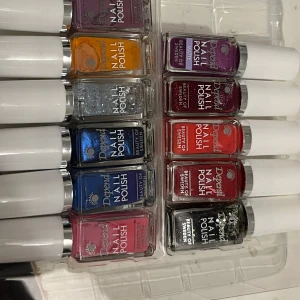 11st nya oöppnade nagellack - Helt oöppnade och oanvända helt nya