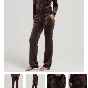 Bruna juicy byxor - Mysiga bruna mjukisbyxor i velour med normal passform och dragsko i midjan. Byxorna har raka ben, stora fickor framtill och resår i midjan. Perfekta för en avslappnad stil.