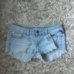 Lågmidjade jeansshorts  - Snygga shorts!