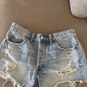 Jeansshorts  - Jeansshorts i storlek 36, inte kommit till användning.