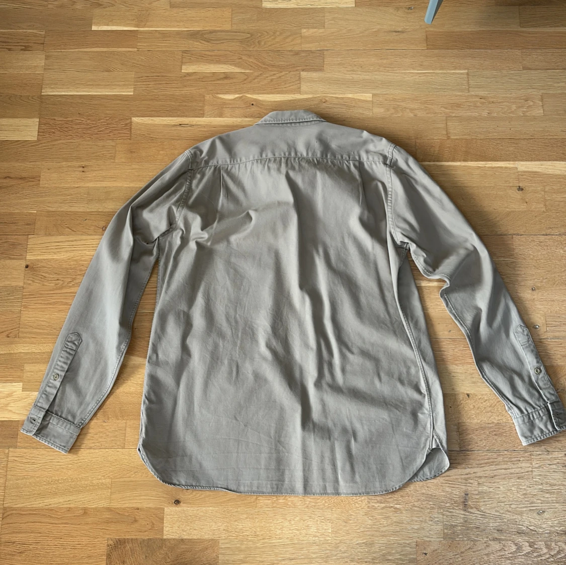 Beige skjorta med fickor - 1