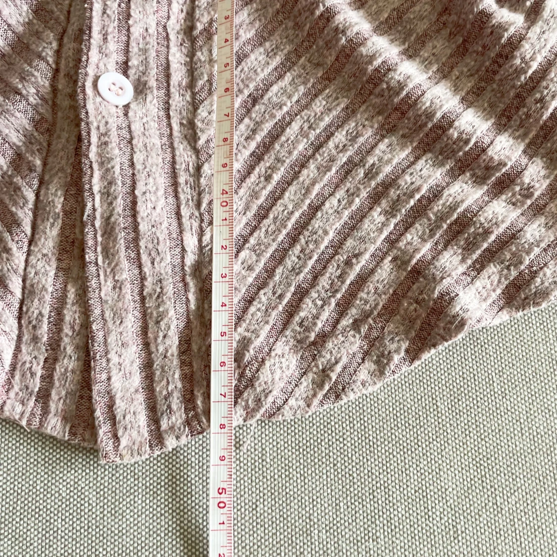 Rosa ribbad croppad kofta med knappar - 1