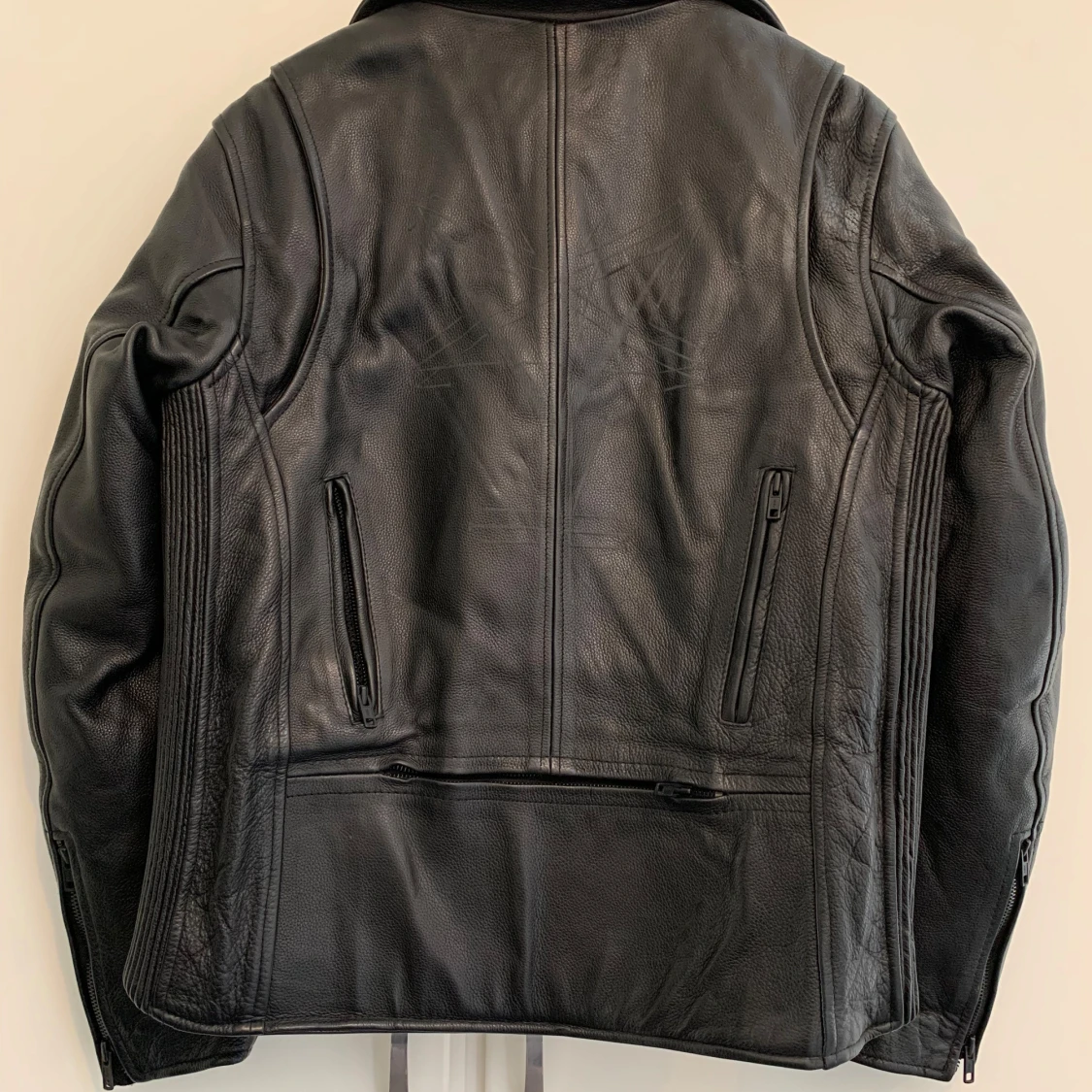 Svart skinnjacka med dragkedjor - 3