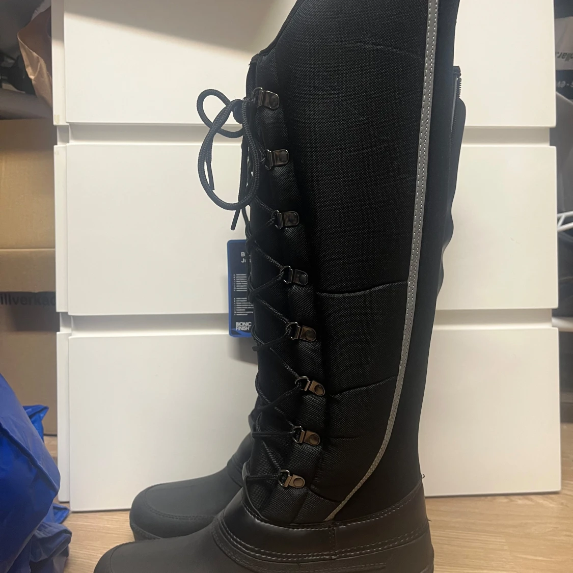 Svarta ridstövlar med snörning och dragkedja - 1