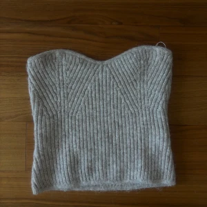 Grå stickad tubtopp - Tubtopp stickad från Gina💕 fint skick🫶🏻