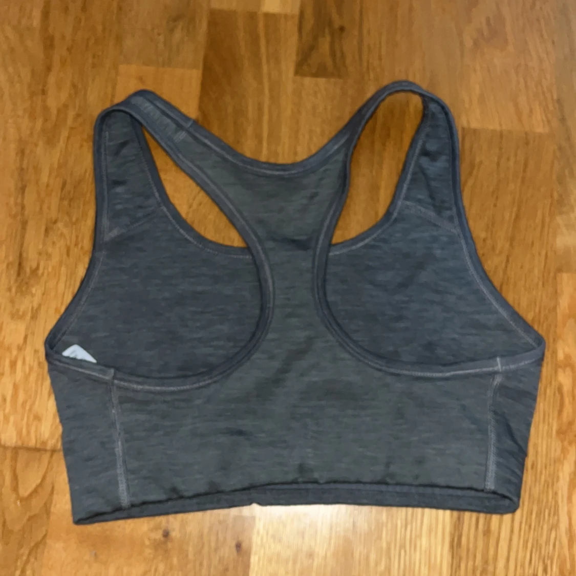 Grå sport-bh från Nike - 1