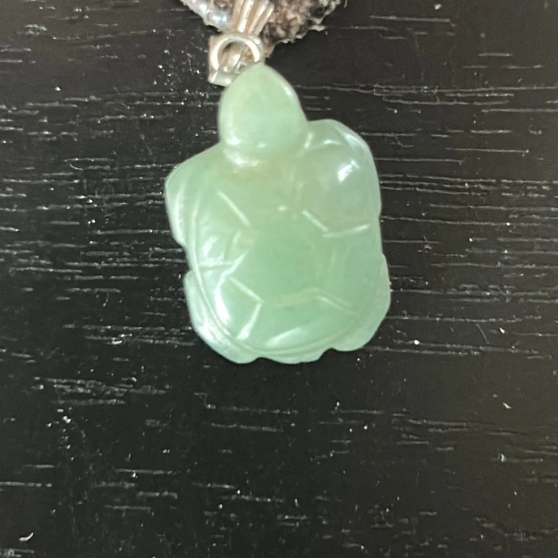 Halsband med grön sköldpaddshänge - 1