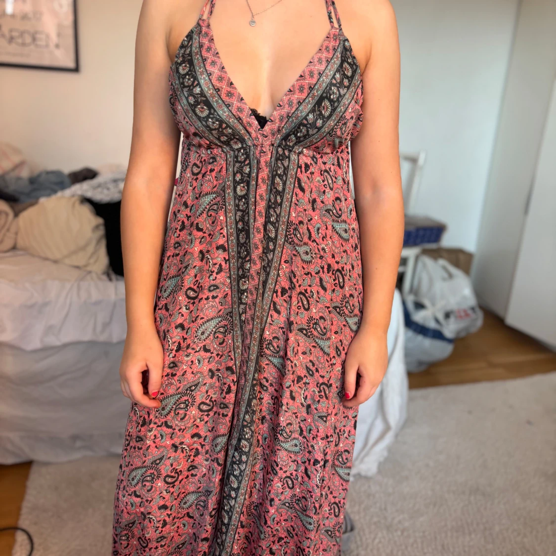 Rosa långklänning med paisleymönster