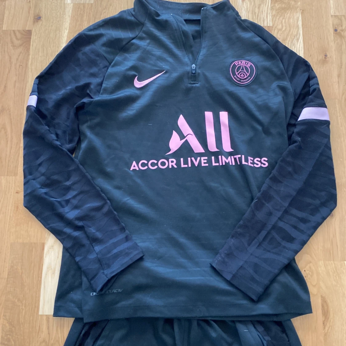 Svart PSG fotbollsträningsoverall från Nike - 1