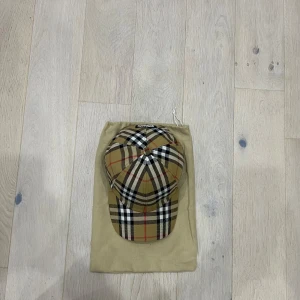 Burberry keps - …..