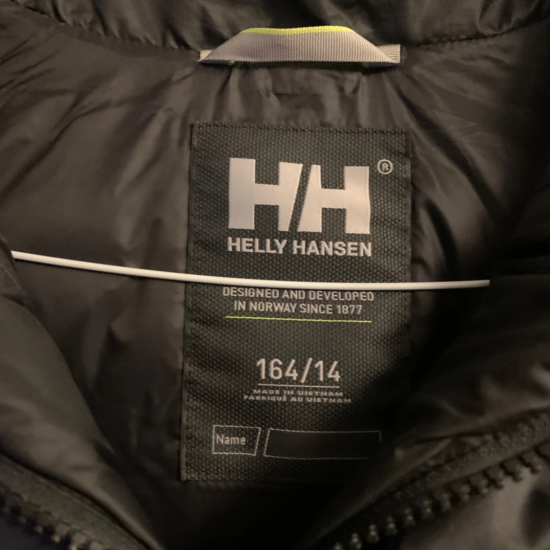 Svart vinterjacka från Helly Hansen ny pris 2300 - 1