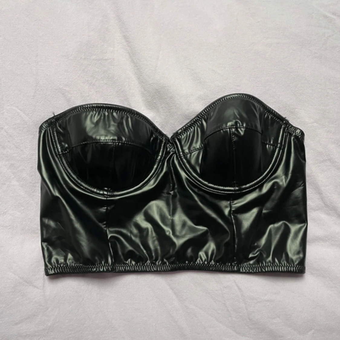 Svart glansig bustier från Monica Geuze - NAKD