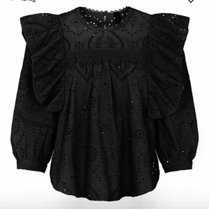 Svart blus - Jätte söt svart blus