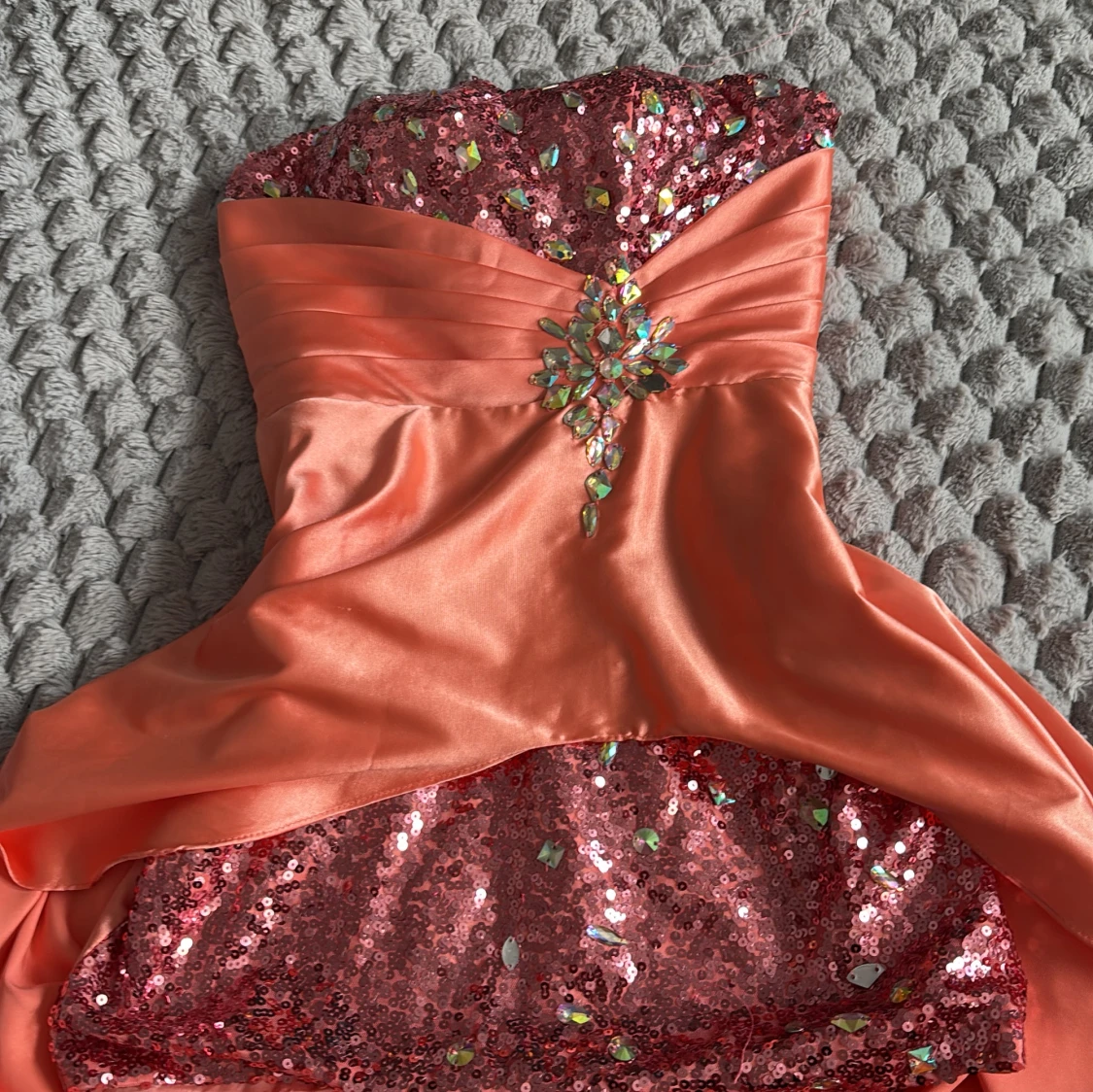 Korallfärgad axelbandslös bal/ fest långklänning med paljetter - 1