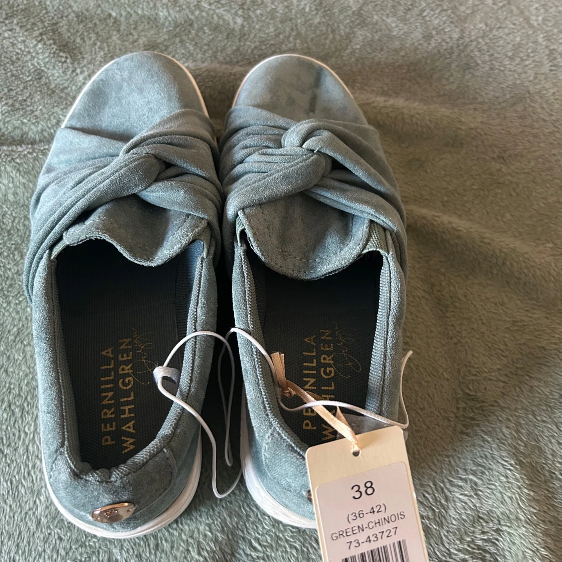 Gröna slip-on sneakers från Pernilla Wahlgren - 1