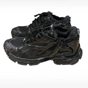 Hard ah Balenciaga runners - Säljer dessa feta balenciaga runners. Lågt pris då jag inte riktigt vet om de är äkta. Materialet och fit är skitbra på dem så rekommenderar starkt dessa🤩😋🔥 