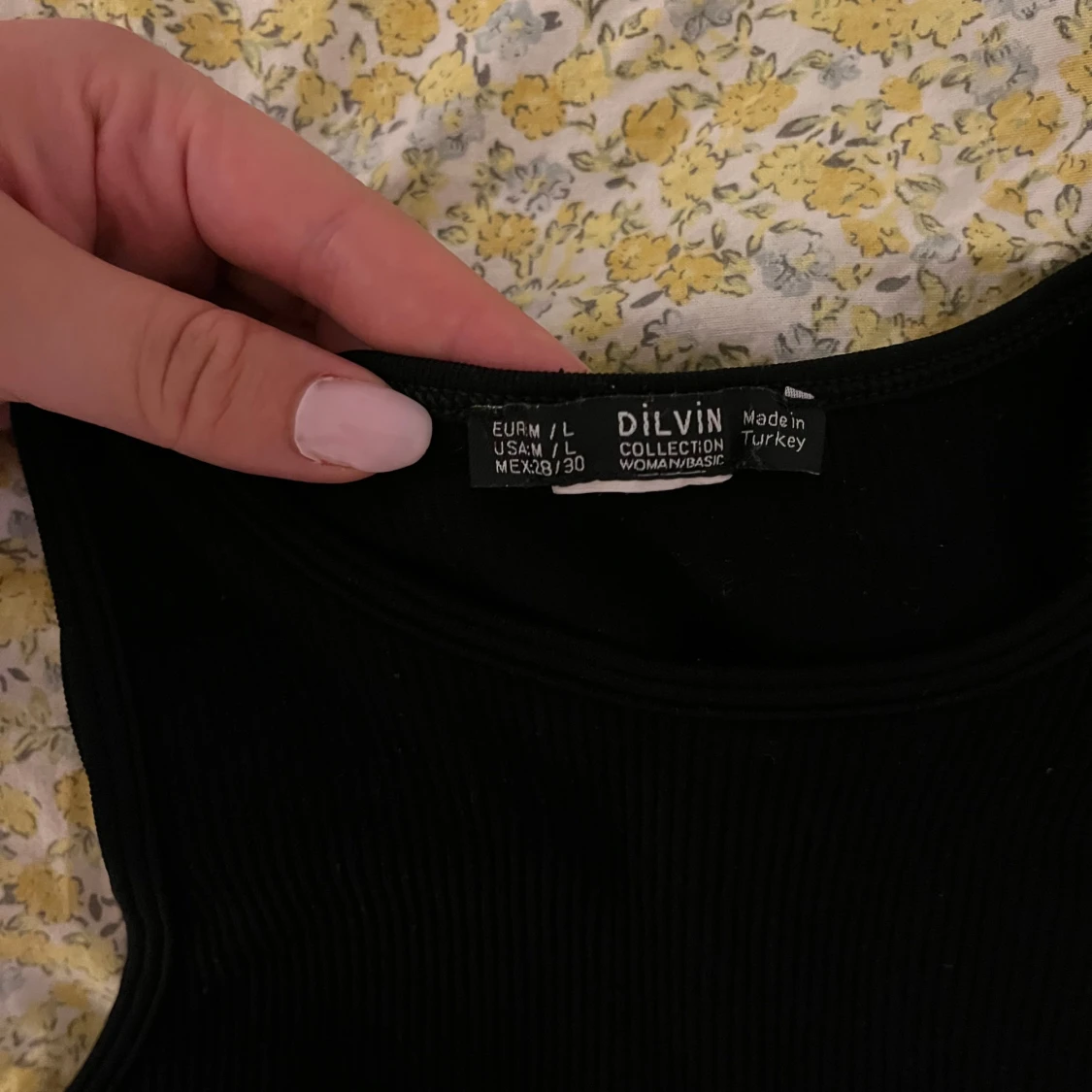 Svart ribbad linnetopp från Chiquelle  - 1