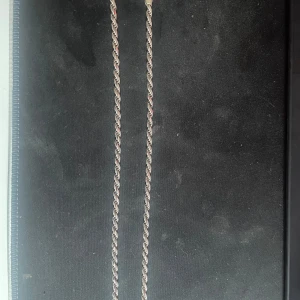 Silverkedja - Inköpt 2024 på Anderssons guld. Finns 925 stämpel vid spännet och kostade 2000 ny. Priset ej hugget i sten!