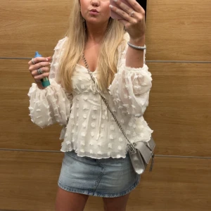 Ljusblå jeanskjol - Jätte snygg kort jeans kjol utan några slitage!🩵🩵funkar för S också