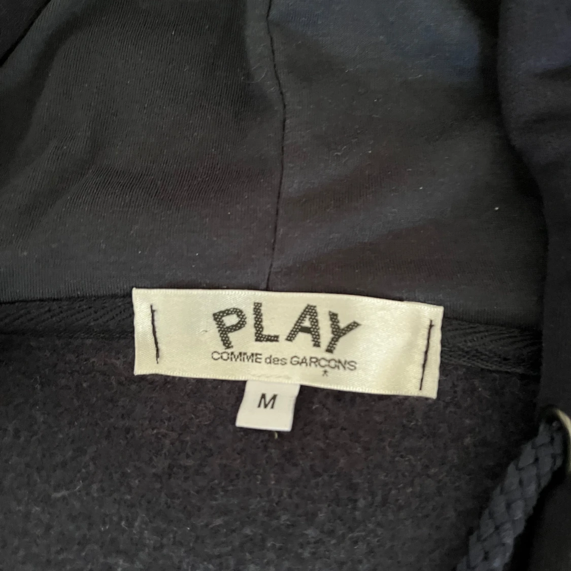 Svart hoodie från Comme des Garçons Play - 3