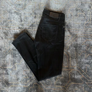 Tiger of Sweden jeans  - Säljer dessa snygga tiger of sweden jeans, perfekta till sommarn. Jag säljer dem för endast 199kr. Skicket är väldigt bra utan några defekter (8/10) och är i storlek 32/34. Om ni har några frågor så är det bara att höra av sig!! 