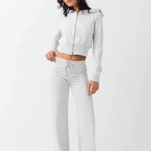 Grå mjukisbyxor - Jättefina lågmidjade grå mjukisbyxor från Gina tricot. Använda sparsamt så inga defekter!💞