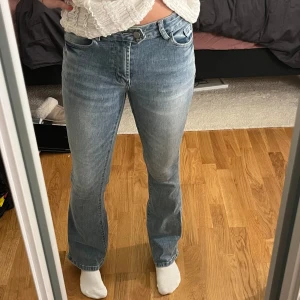 Blå Lågmidjade bootcut jeans - Helt ny💕stl 32-34