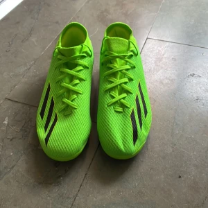 Adidas X Speedportal limegröna fotbollsskor - Säljer ett par helt oanvända fotbollskor. Priset kan sänkas vid en snabb förhandling. 
