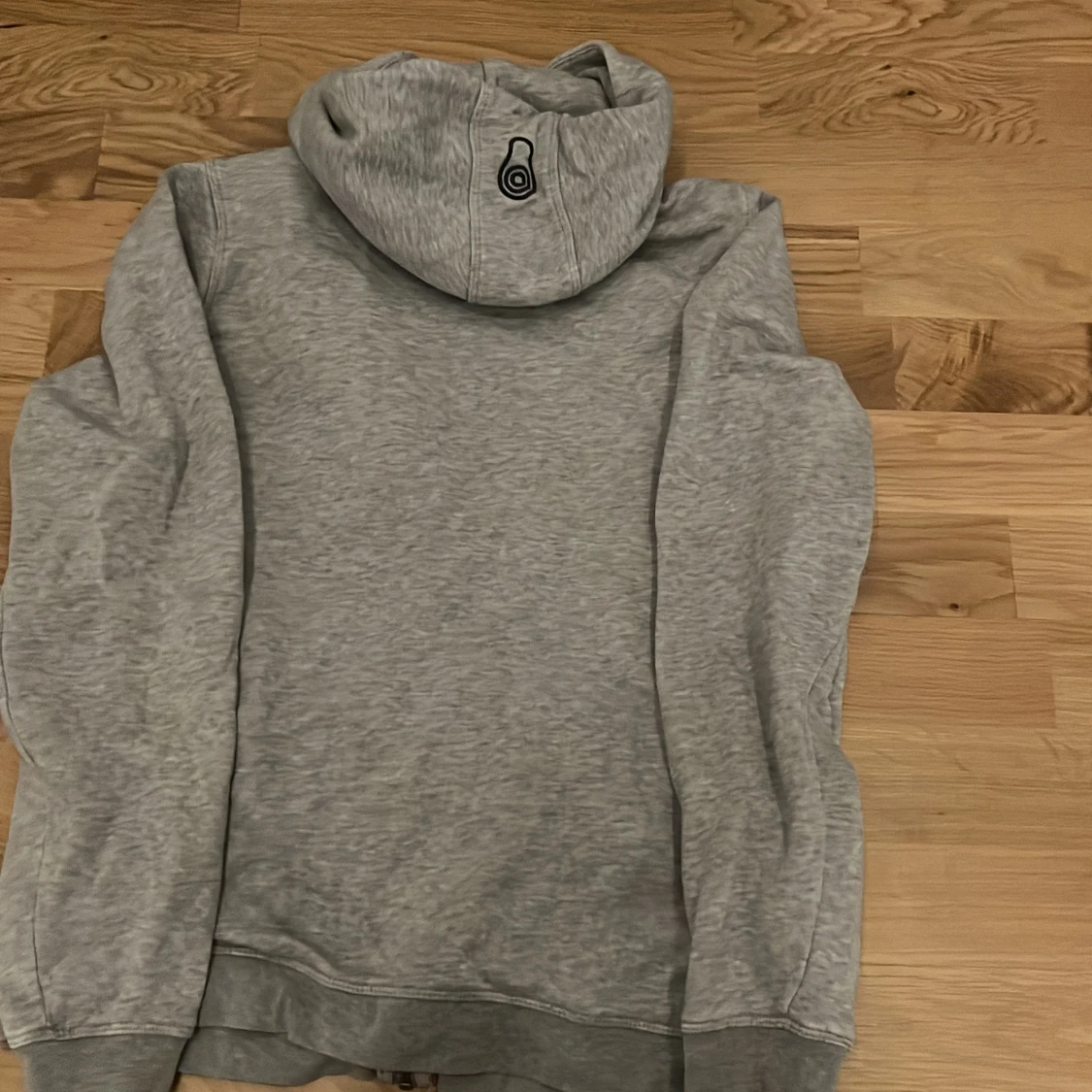 Grå hoodie från Seal Racing - 1