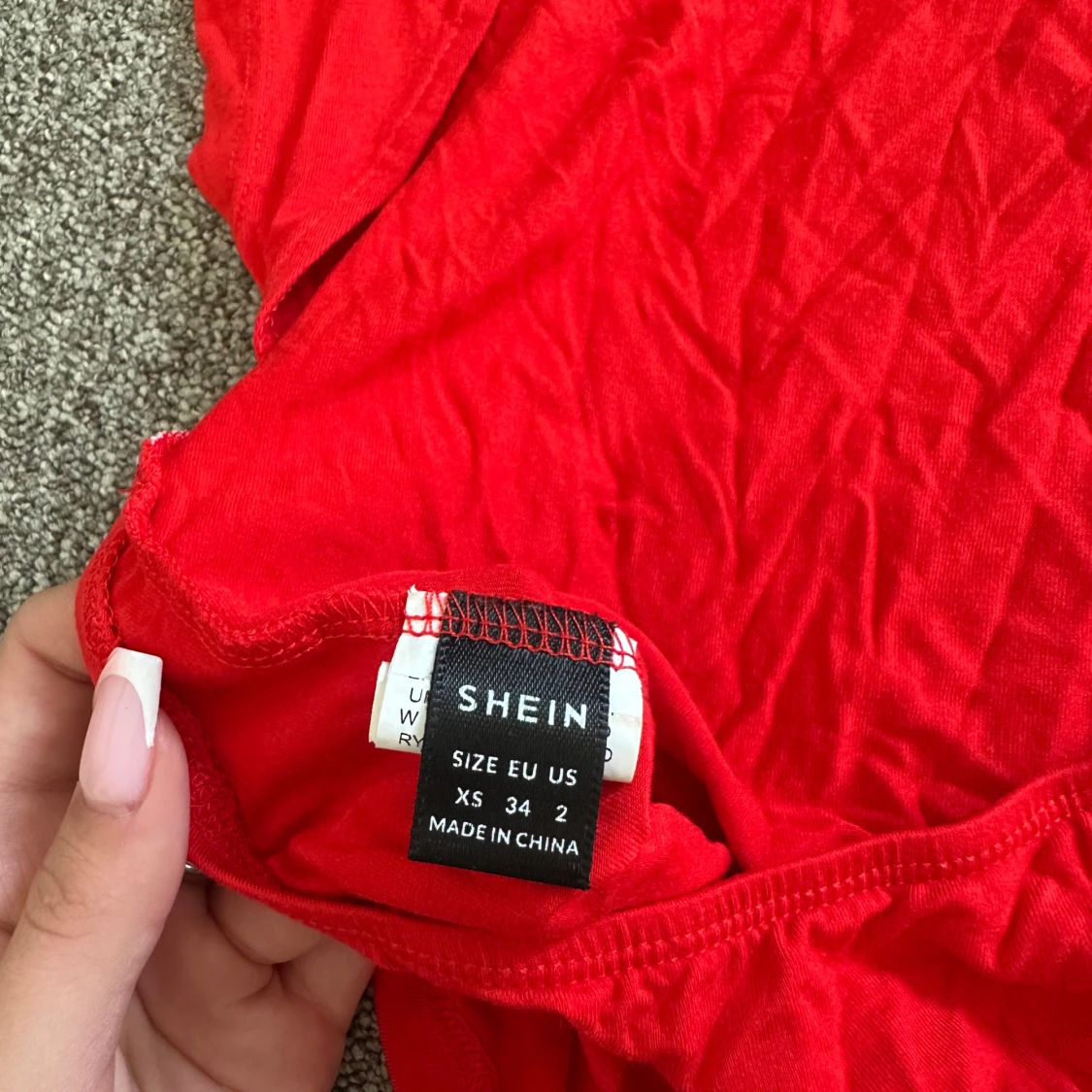 Röd topp med öppen rygg  - 2