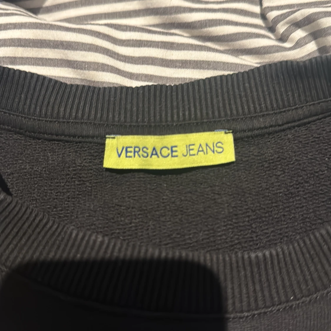 Svart sweatshirt Versace Jeans guldtryck - 1
