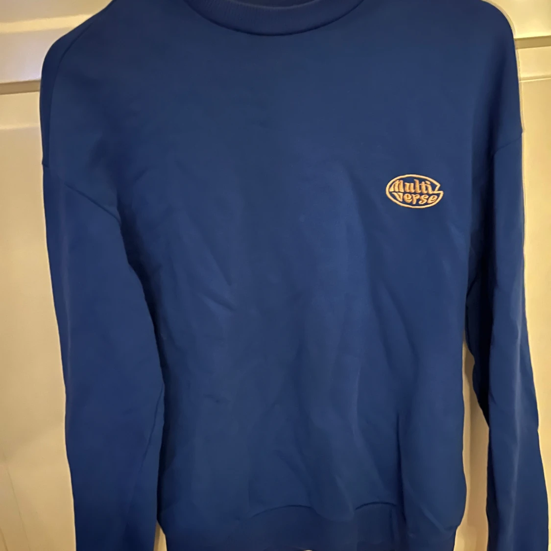 Blå sweatshirt från Multiverse - 1