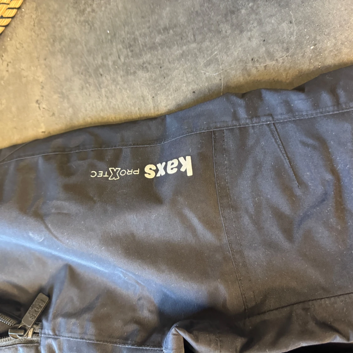 Svarta skalbyxor Kaxs Proxtec strl 92 - 1