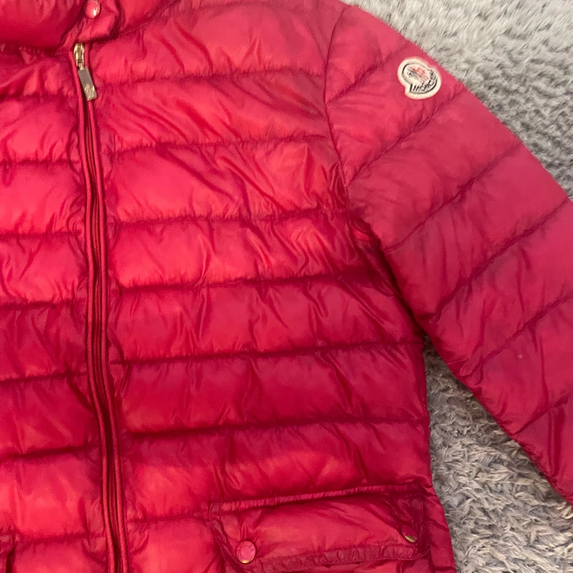 Röd dunjacka från Moncler - 1