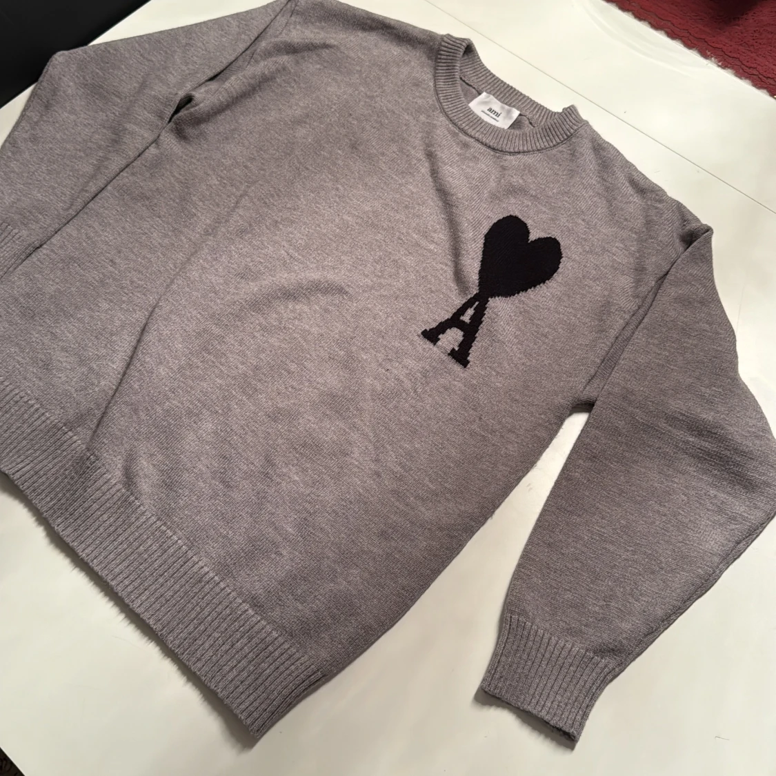 Grå stickad tröja från Ami Paris