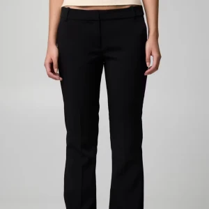 Lågmidjade kostymbyxor  - Svarta lågmidjade kostymbyxor från bikbok i modell Vera😇😇 knappt använda 